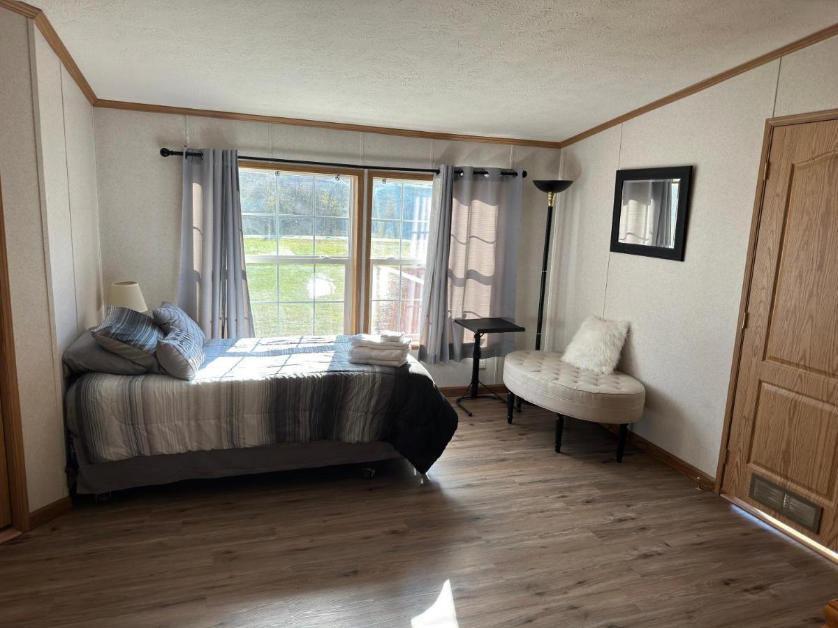 Spacious Cozy Getaway ! King Bed, Game Room, Out Door Patio Cairo Exterior photo